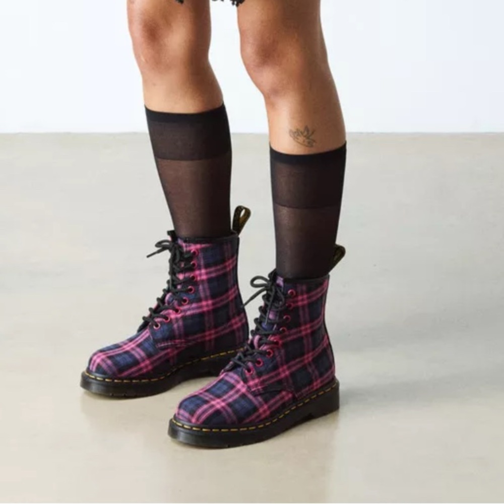 Dr. Martens Pink and Purple Plaid Lace-Up Combat Boots Docs grunge punk 🖤 - Picture 2 of 8